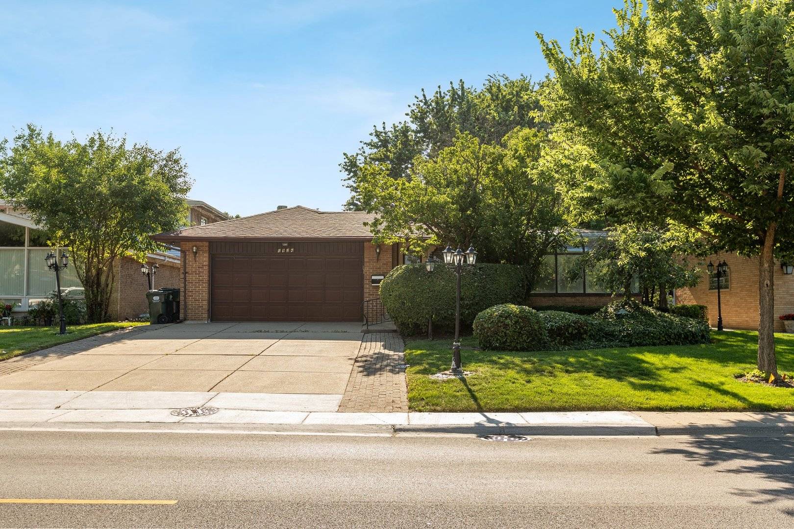 6936 N Kostner AVE, Lincolnwood, IL 60712