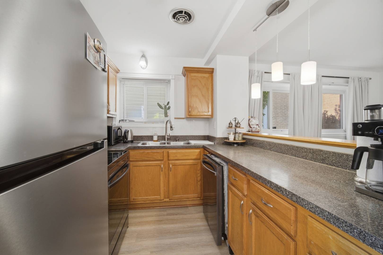 427 S Elmwood AVE #2, Oak Park, IL 60302