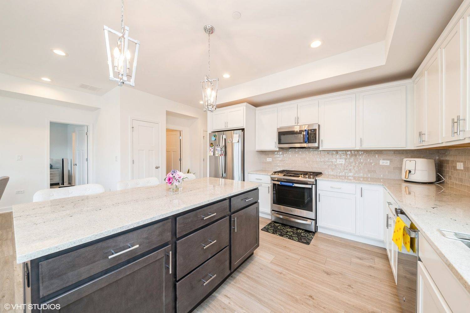 347 Masters DR, Addison, IL 60101