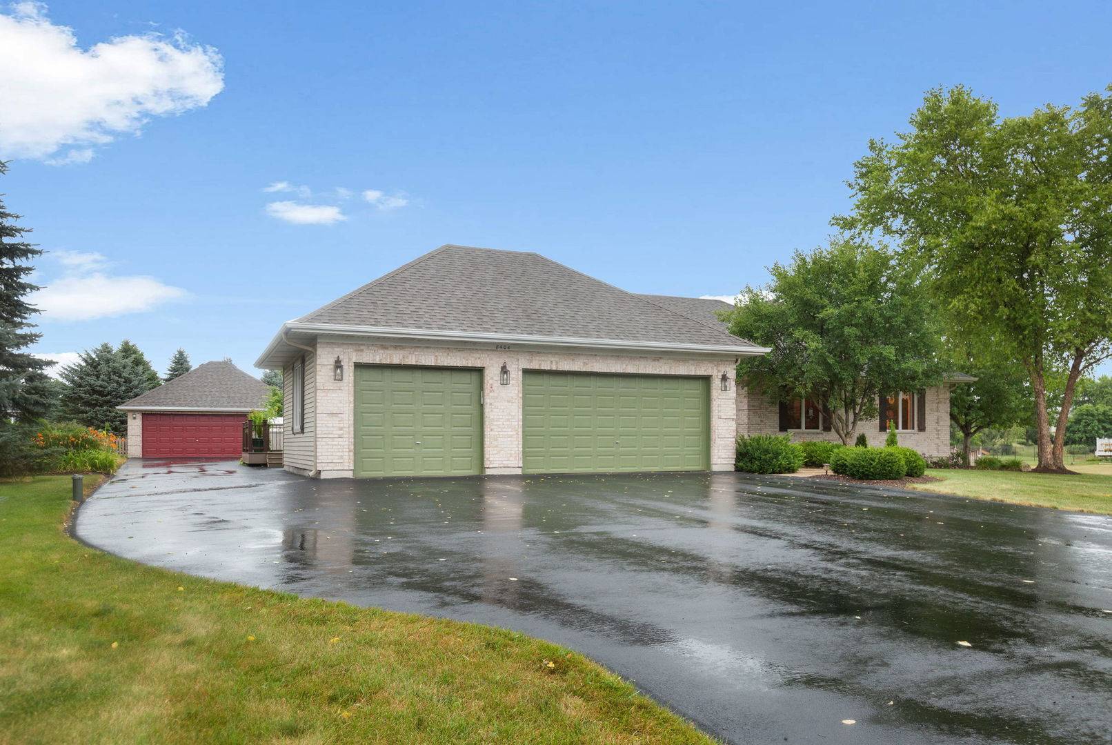 8404 Squirrel DR, Spring Grove, IL 60081