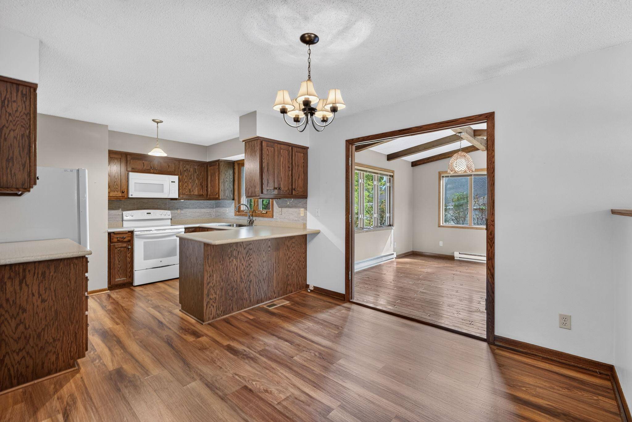 408 Sunrise DR, Litchfield, MN 55355