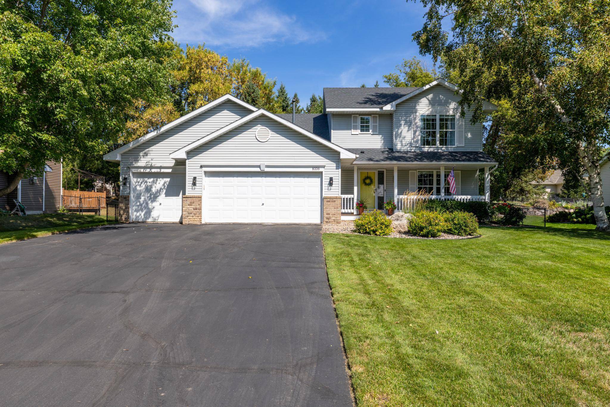 8106 Greenbriar LN, Woodbury, MN 55125