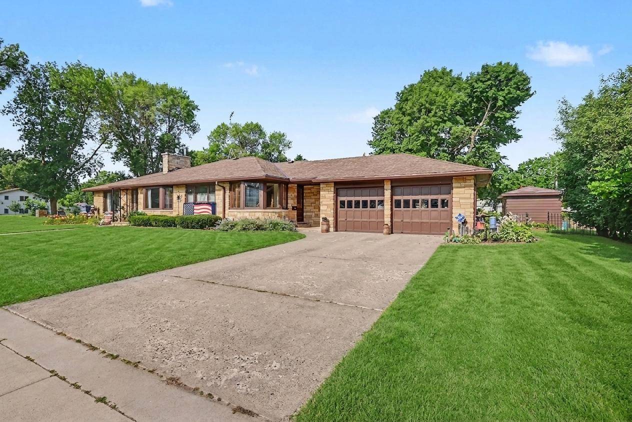 300 5th ST NE, Montgomery, MN 56069