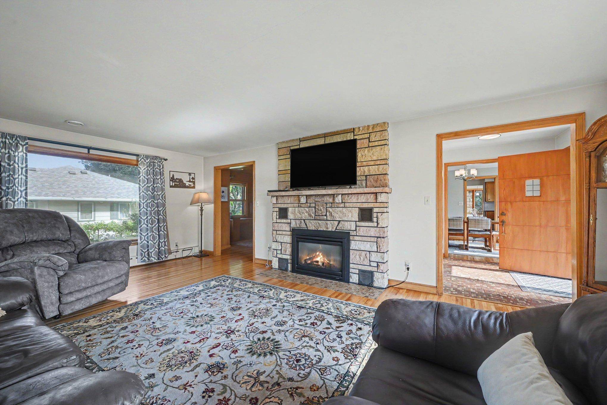300 5th ST NE, Montgomery, MN 56069