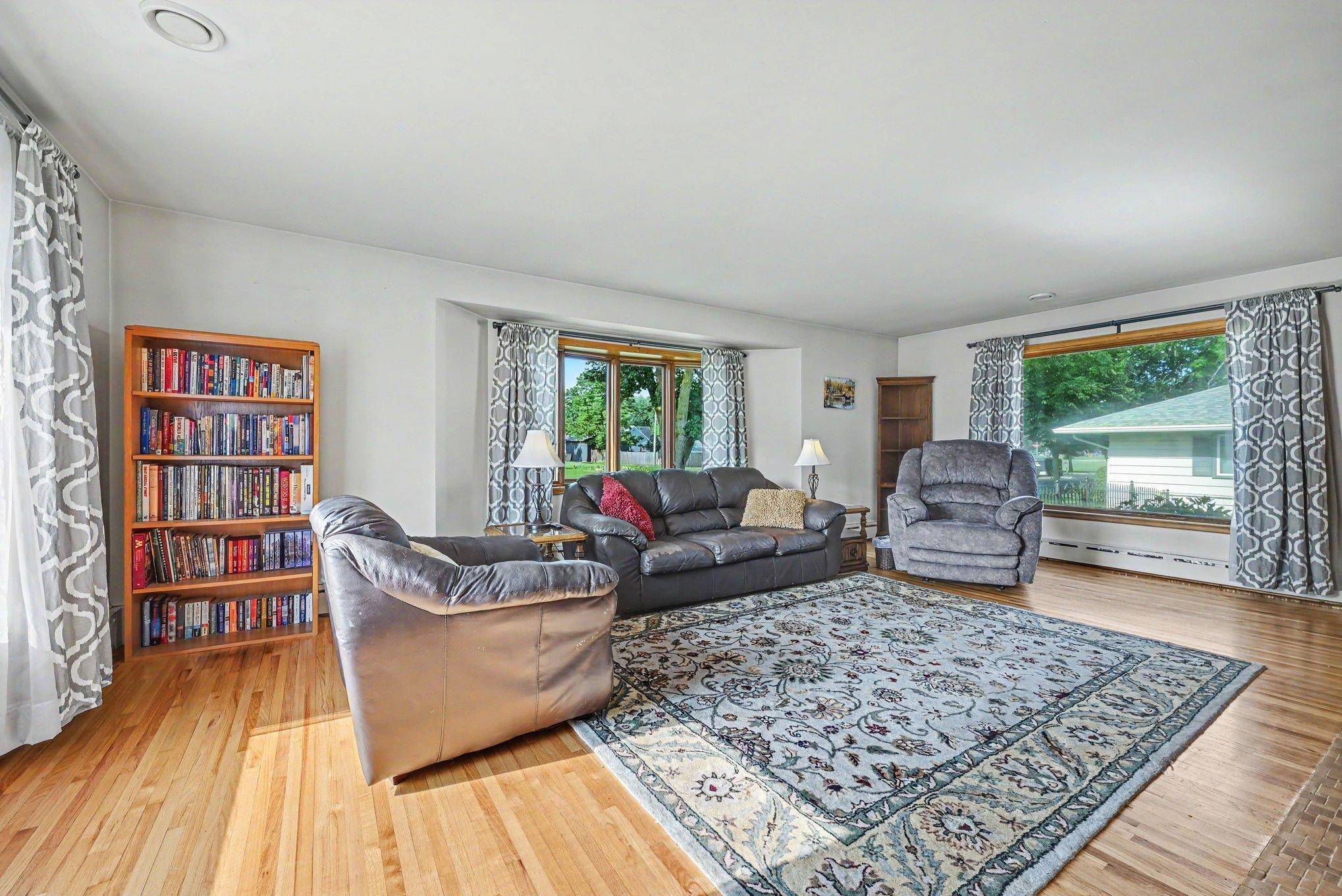 300 5th ST NE, Montgomery, MN 56069