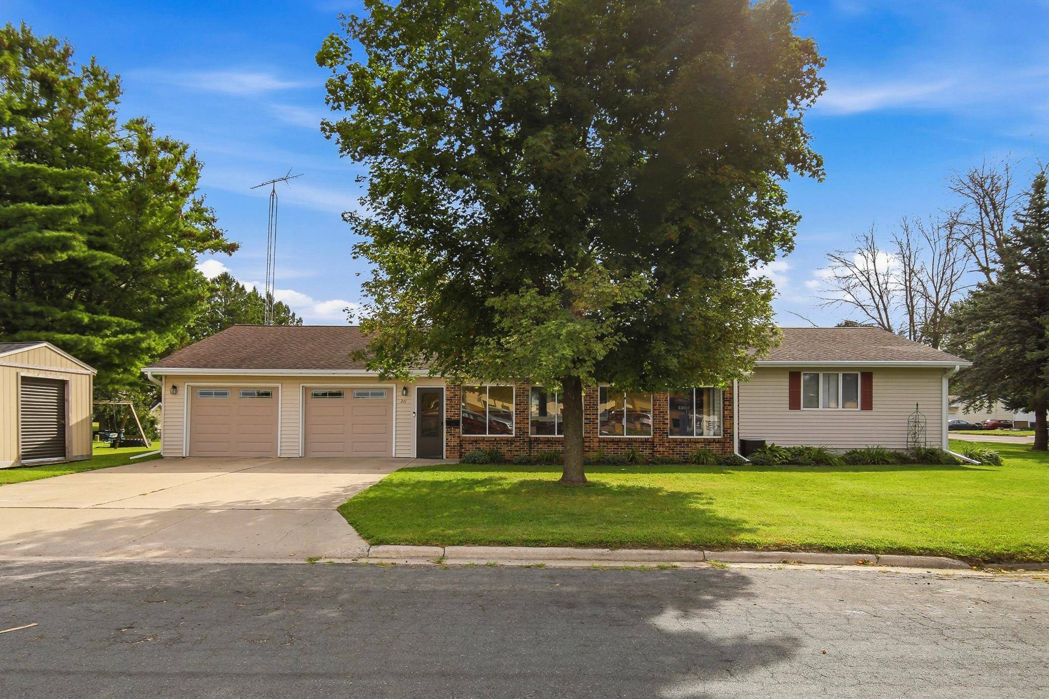 211 4th AVE NW, Blooming Prairie, MN 55917