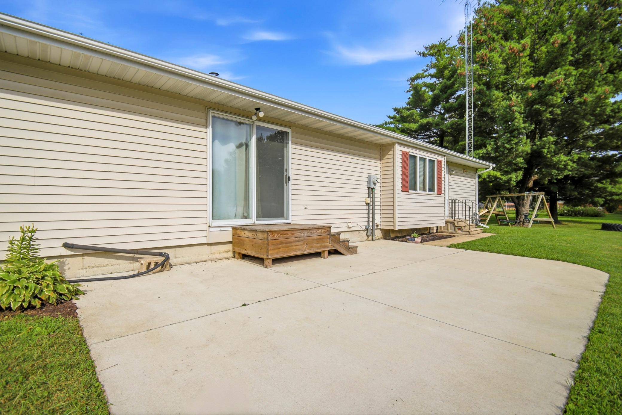 211 4th AVE NW, Blooming Prairie, MN 55917