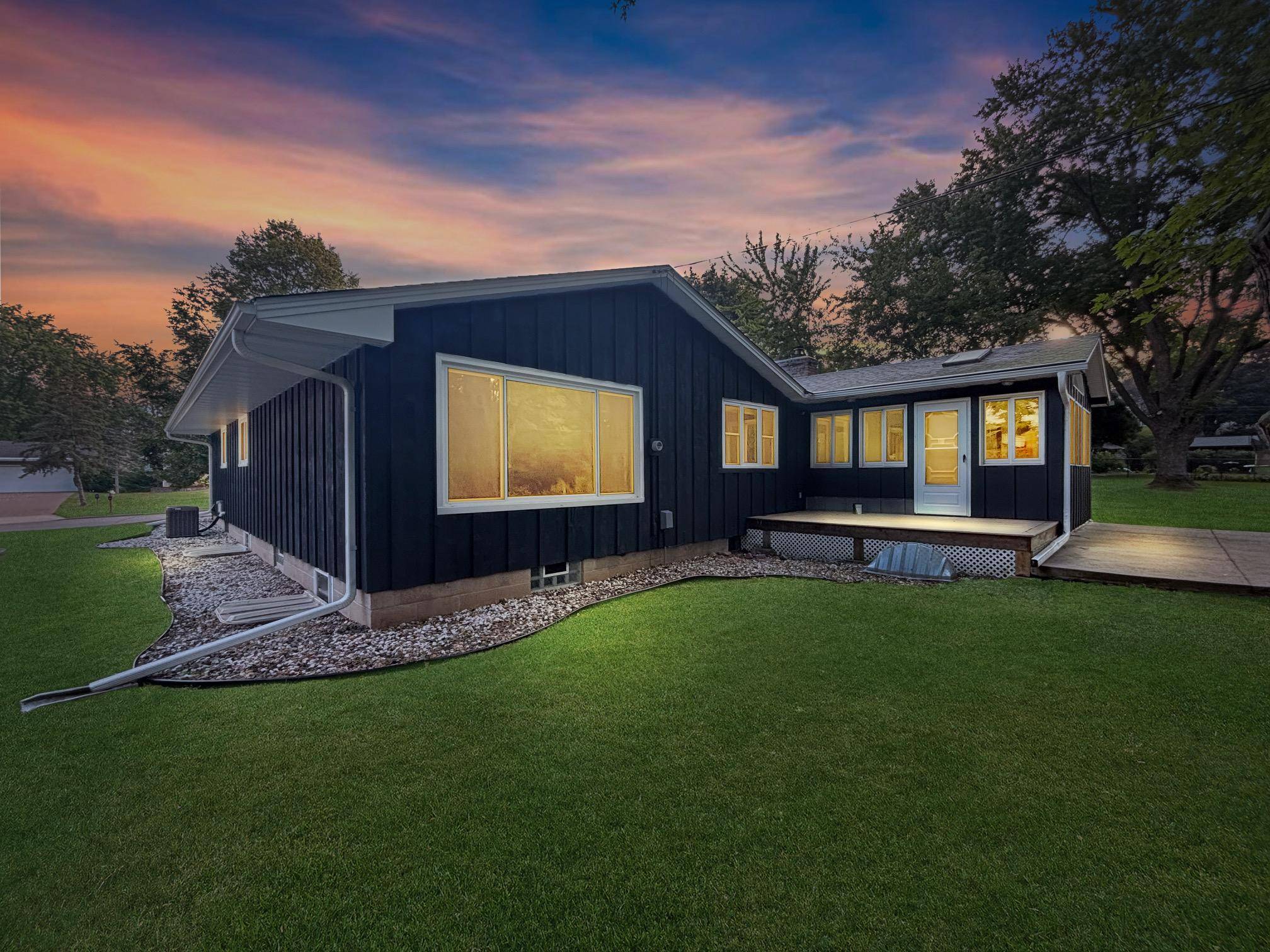 410 Betty LN, West Saint Paul, MN 55118