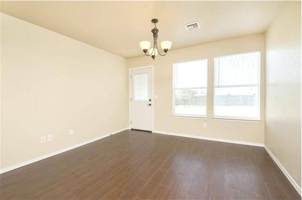 136 Rob LN, Edmond, OK 73003