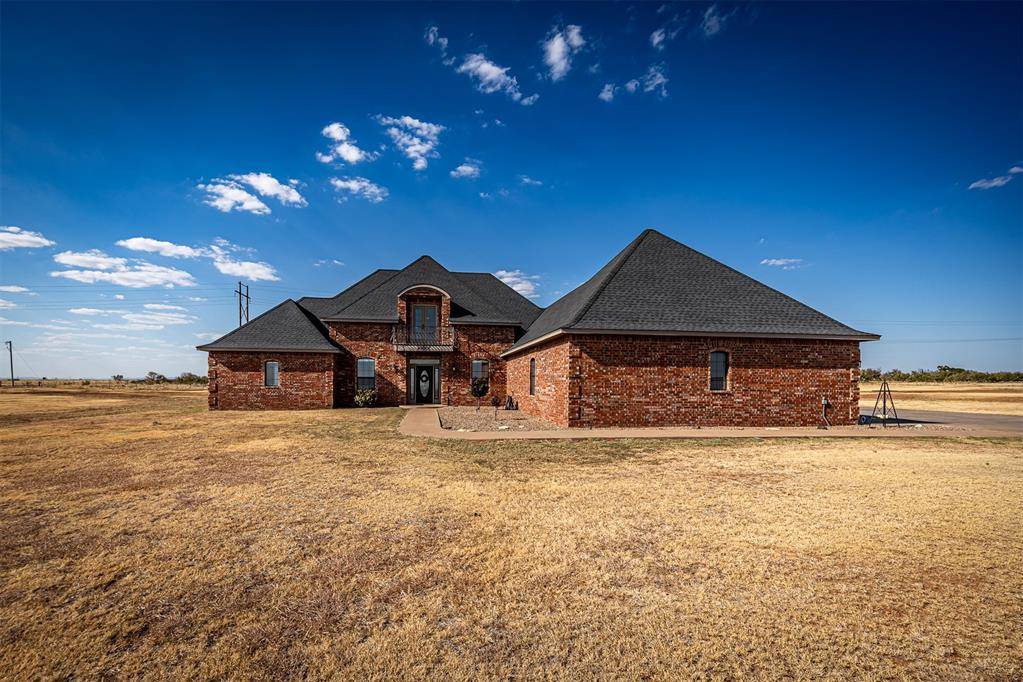 203 Soleil DR, Walters, OK 73527