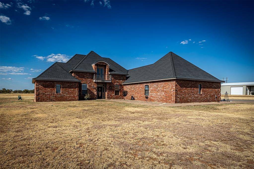 203 Soleil DR, Walters, OK 73527