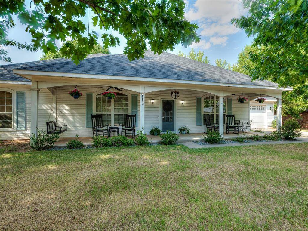 215 E Haven LN, Mustang, OK 73064