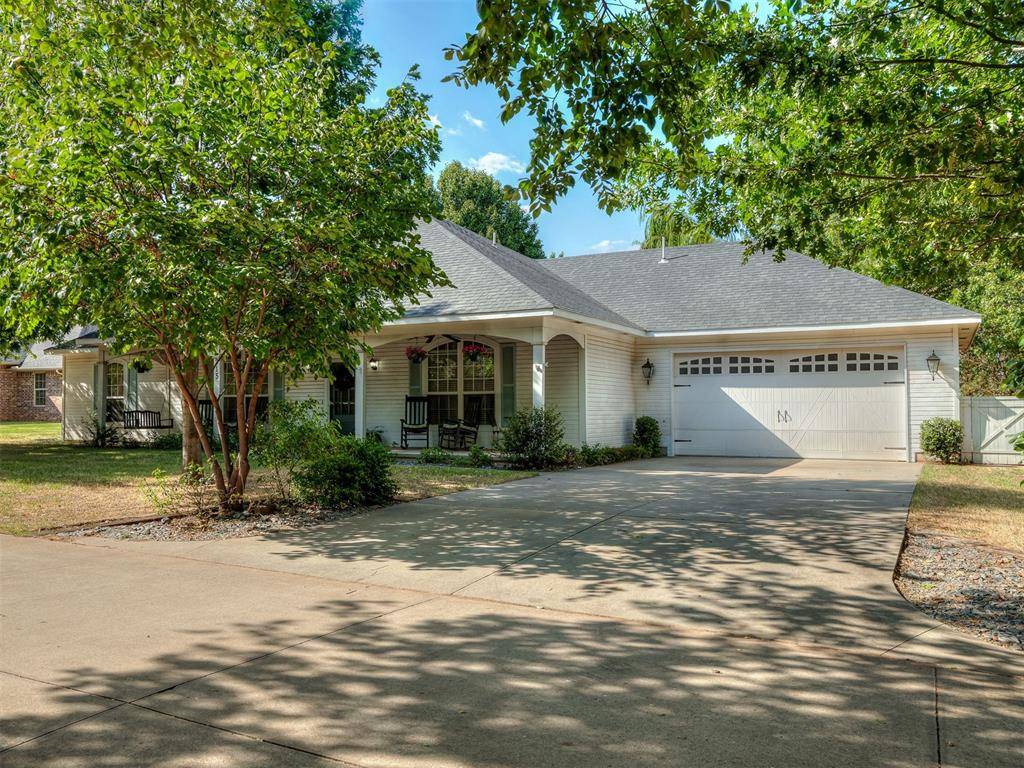 215 E Haven LN, Mustang, OK 73064