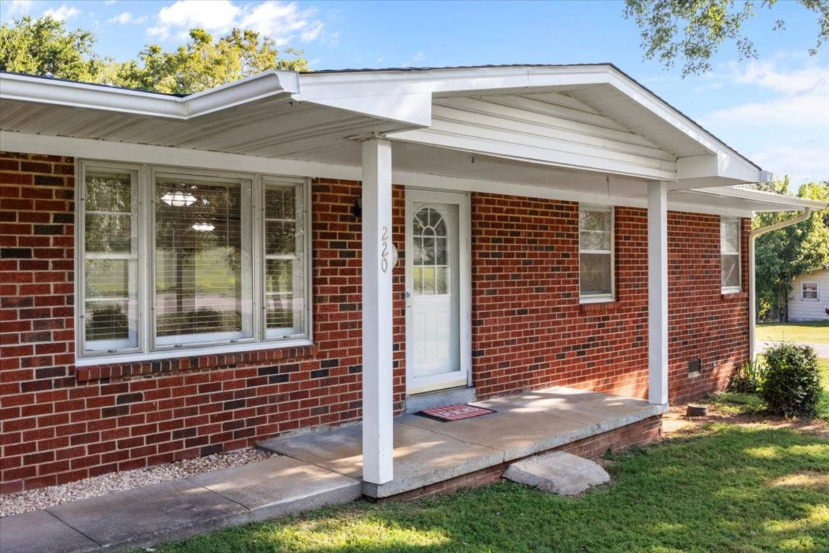 220 Roby Dr, Erin, TN 37061