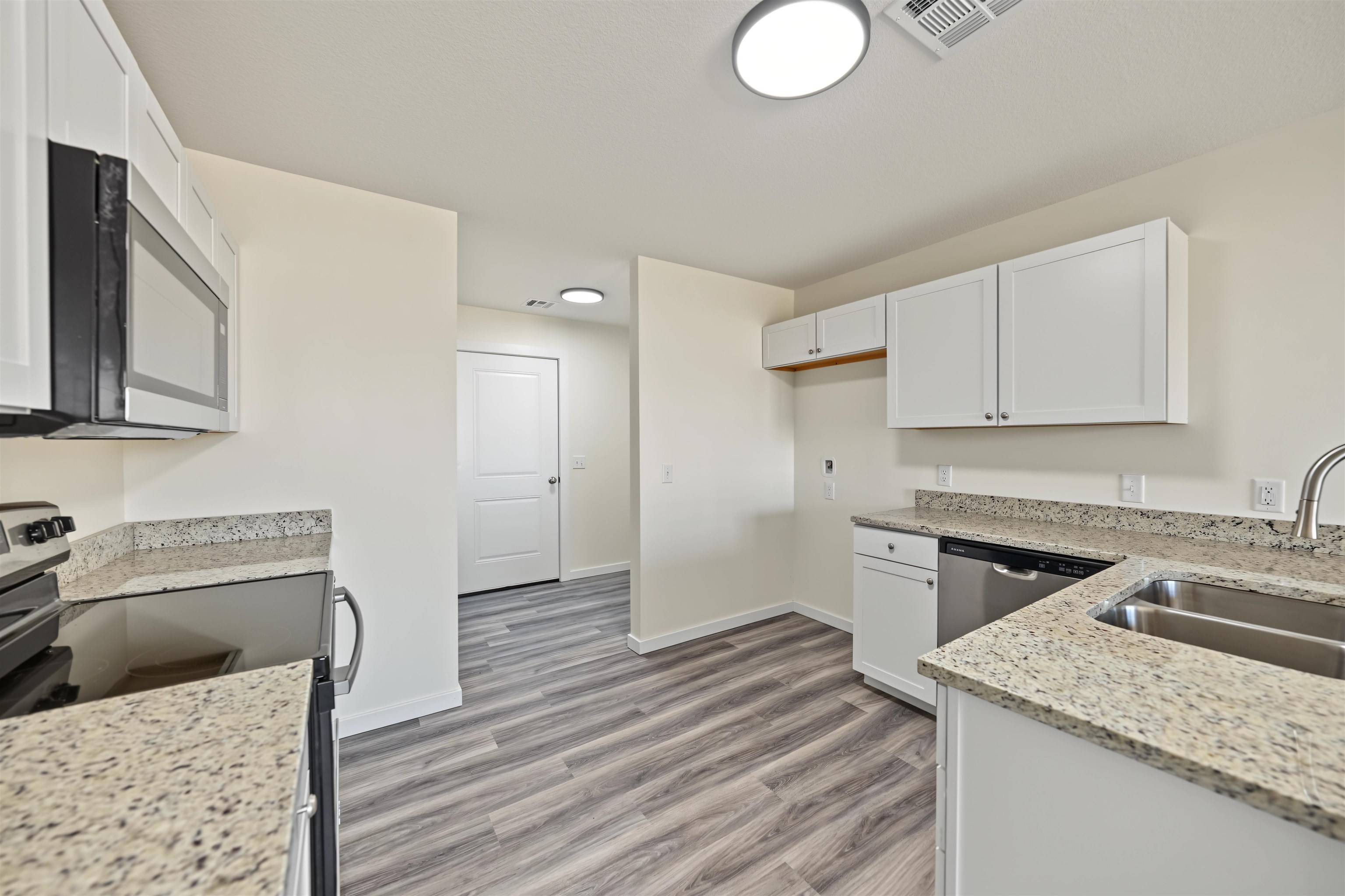 1213 Fountain Dr, Salina, KS 67401