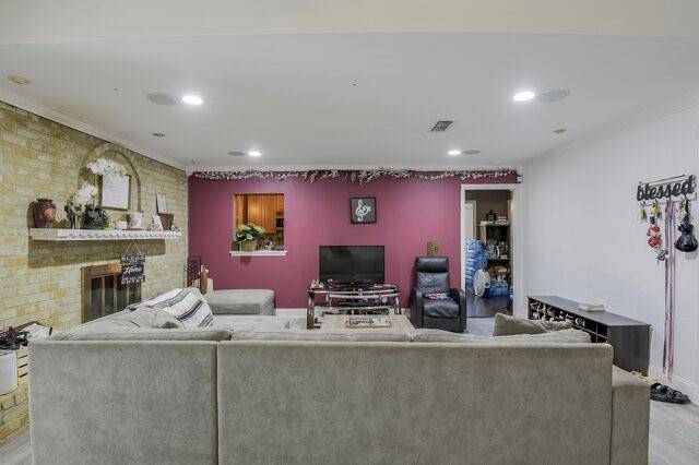 802 Crest Oak Court, Arlington, TX 76012