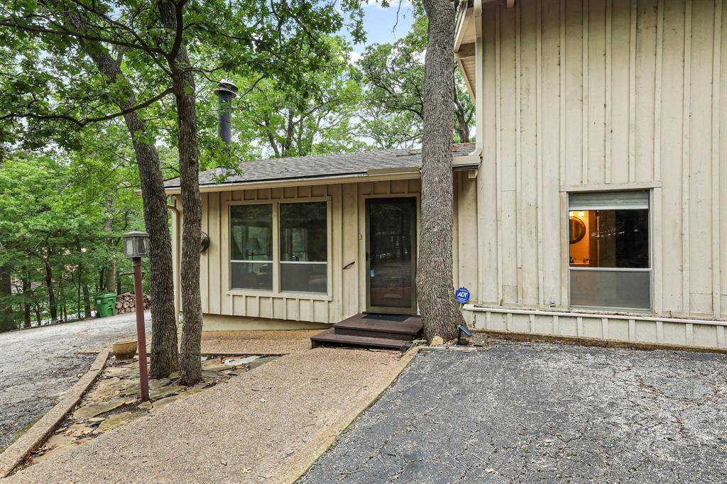 275 Lakecrest Drive, Pottsboro, TX 75076
