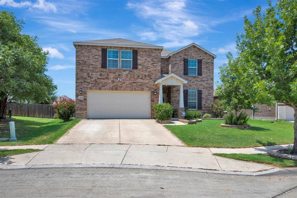 8105 Kurgan Trail, Fort Worth, TX 76131