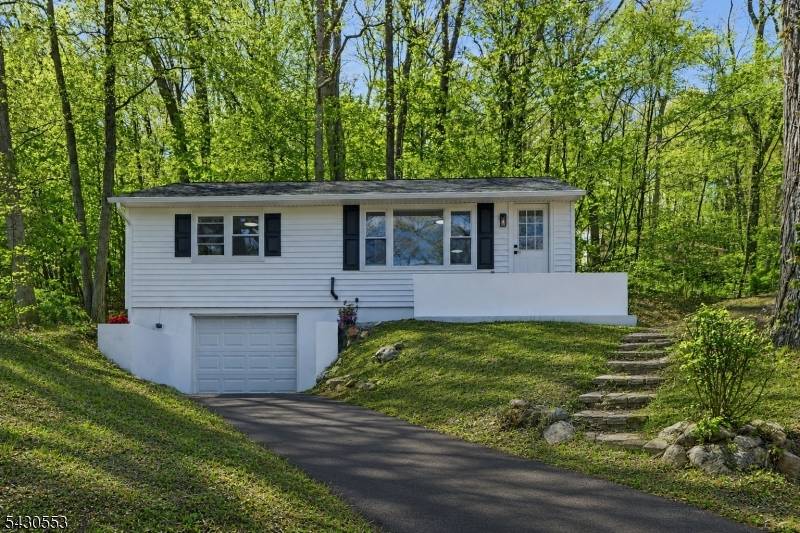 45 W Shawnee Trl, Jefferson Twp., NJ 07885