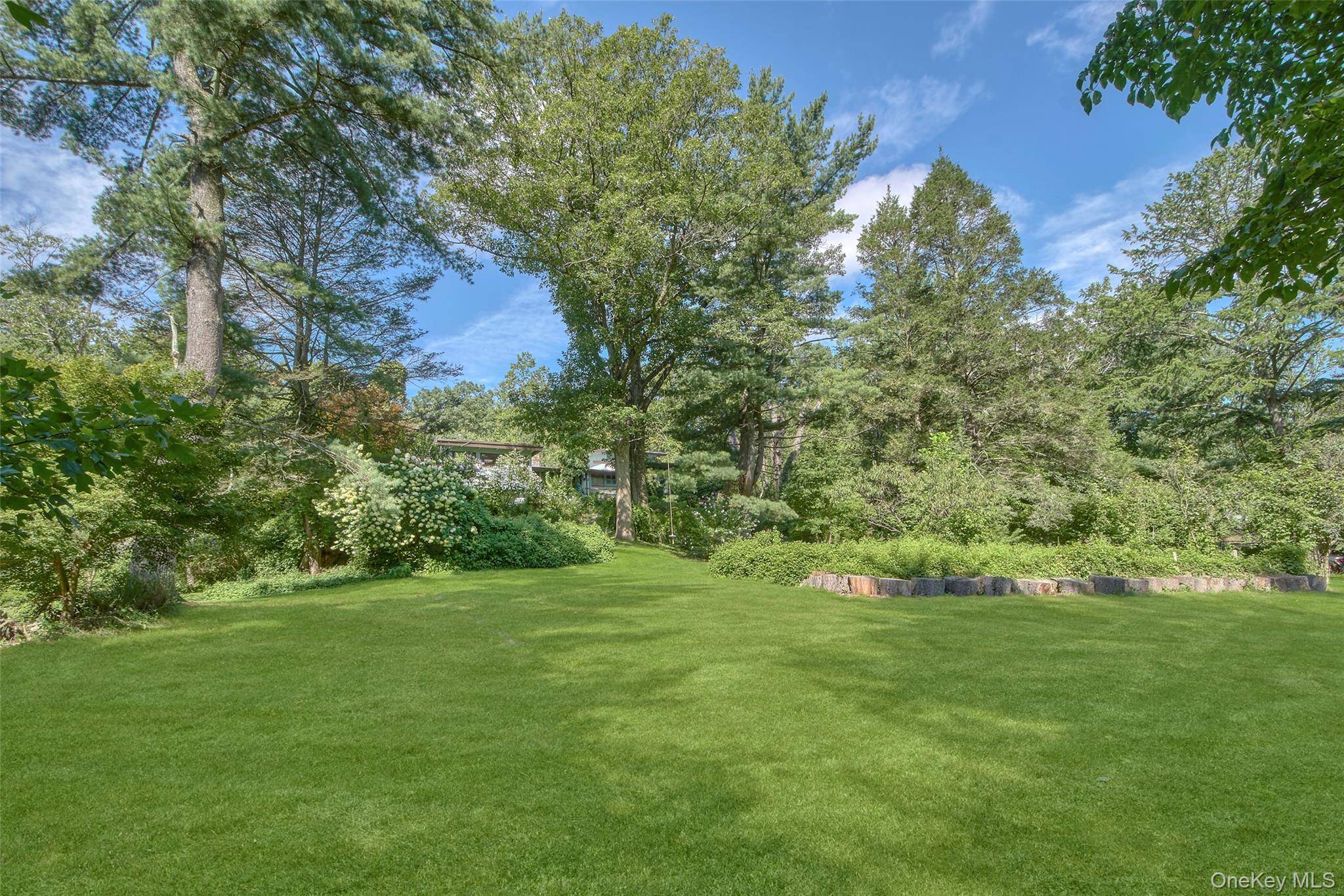 35 Saxon Woods RD, White Plains, NY 10605