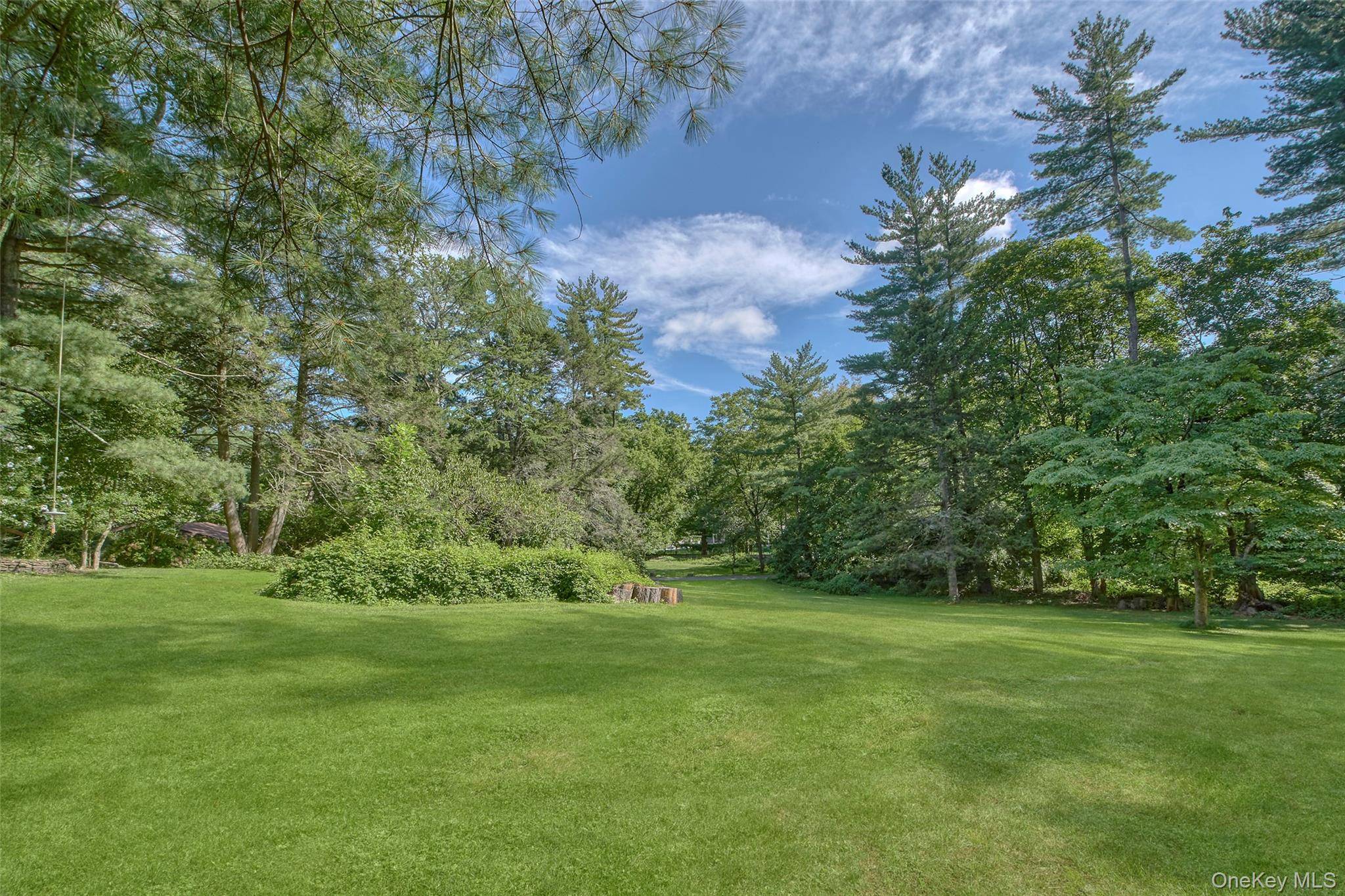 35 Saxon Woods RD, White Plains, NY 10605