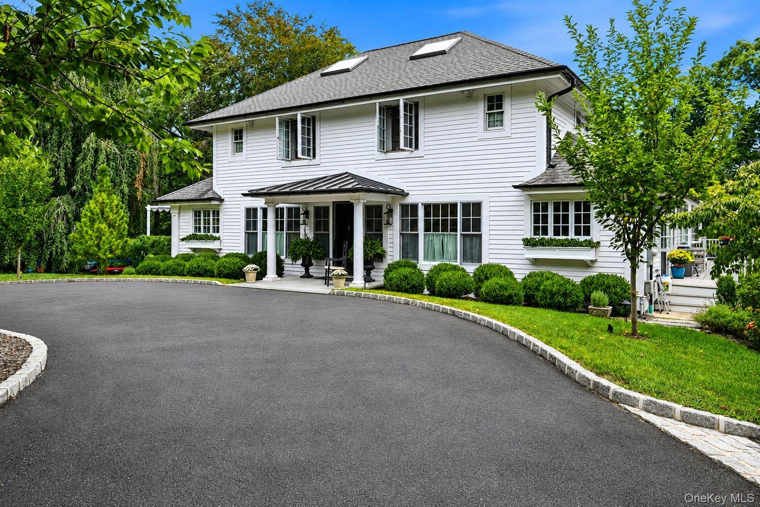 34 Locust LN, Huntington Bay, NY 11743