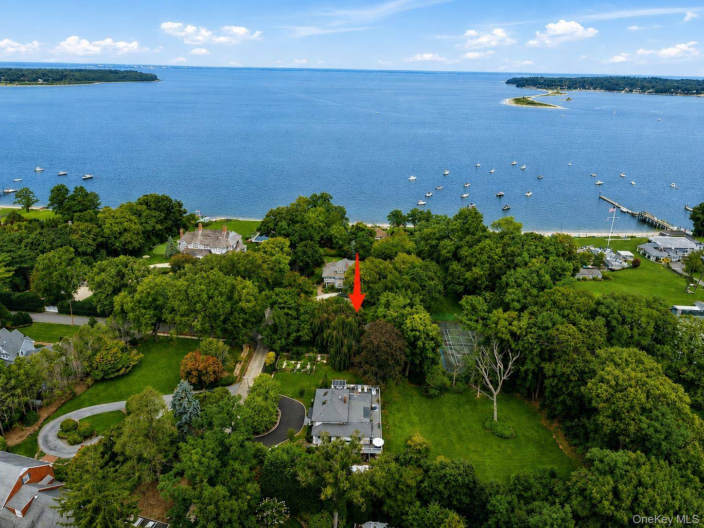 34 Locust LN, Huntington Bay, NY 11743