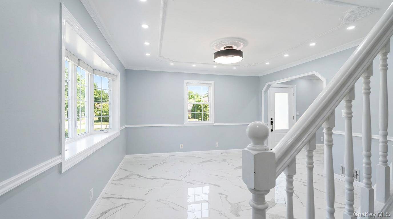 21 Linden BLVD, Hicksville, NY 11801