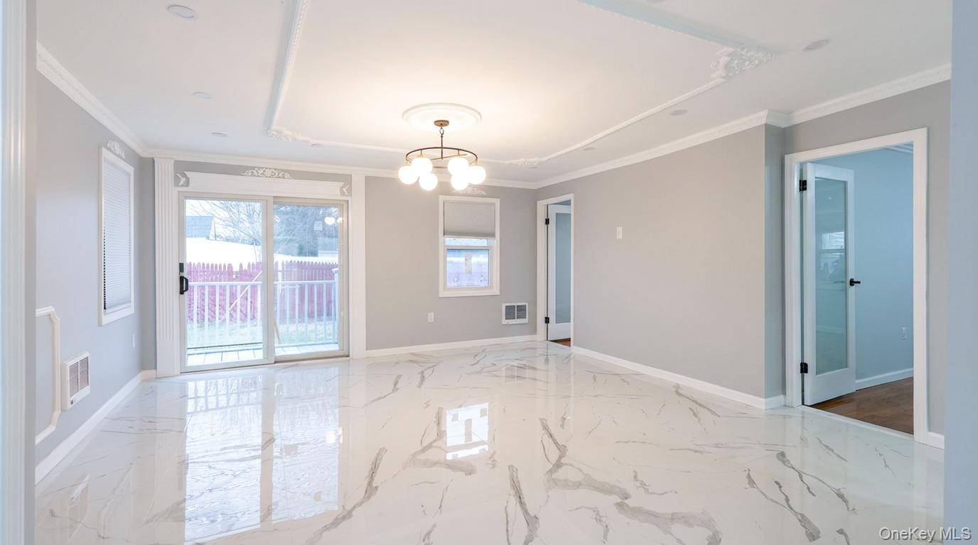 21 Linden BLVD, Hicksville, NY 11801