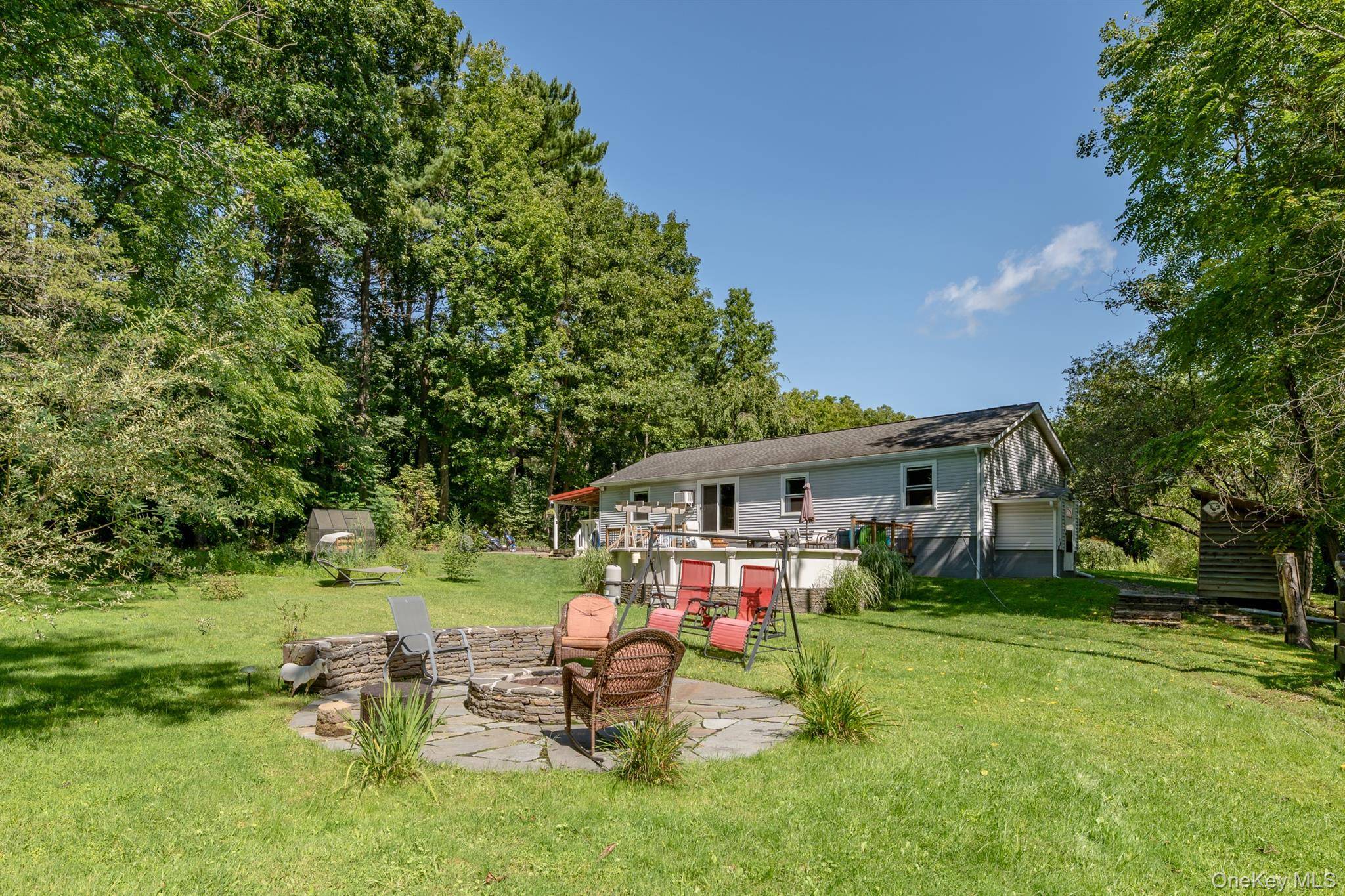 28 Buck LN, Saugerties, NY 12477