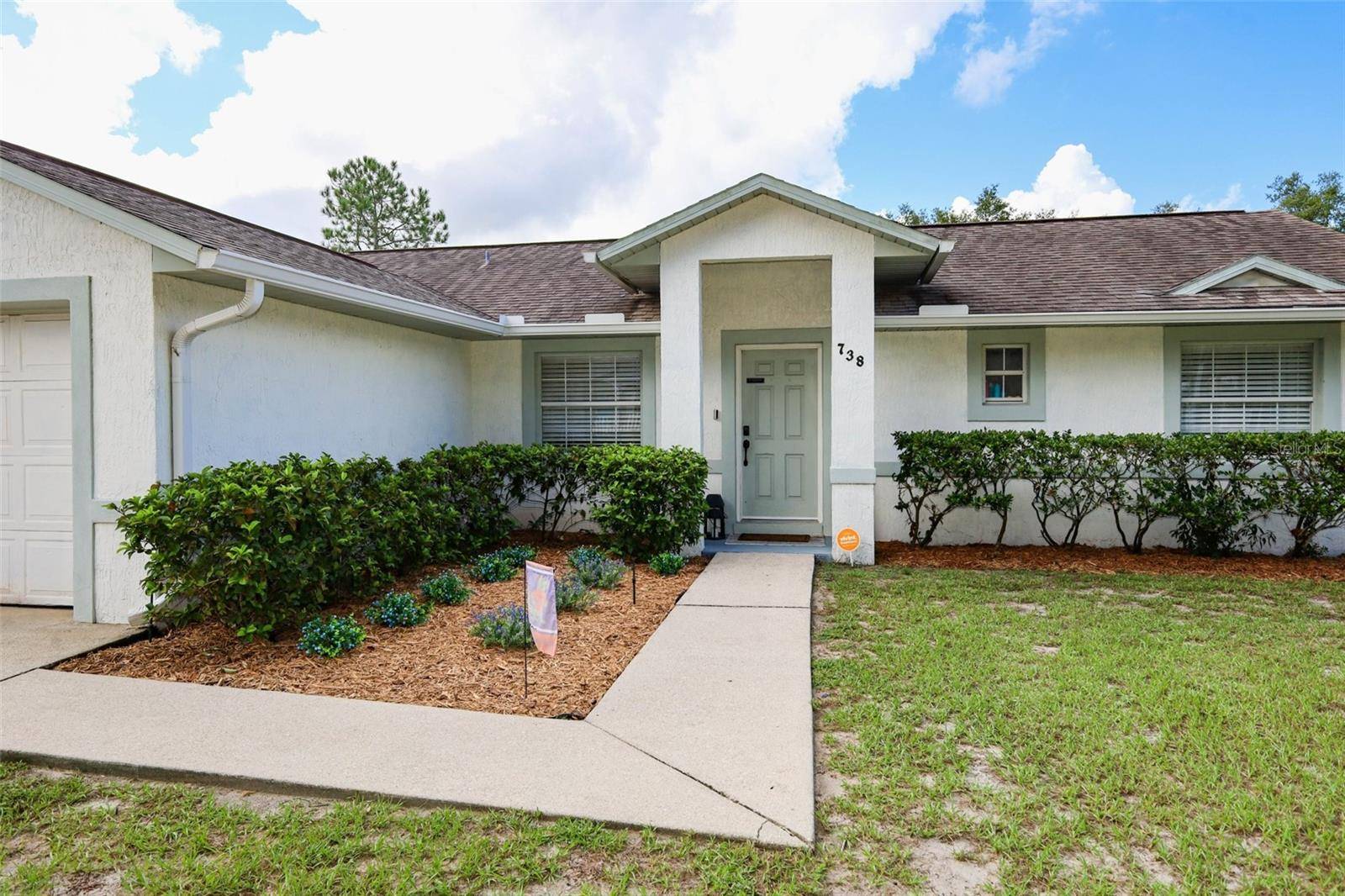 738 E 11TH AVE, Mount Dora, FL 32757