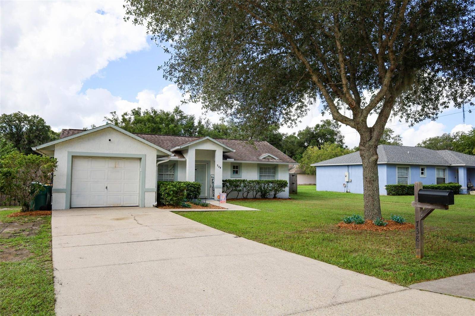 738 E 11TH AVE, Mount Dora, FL 32757