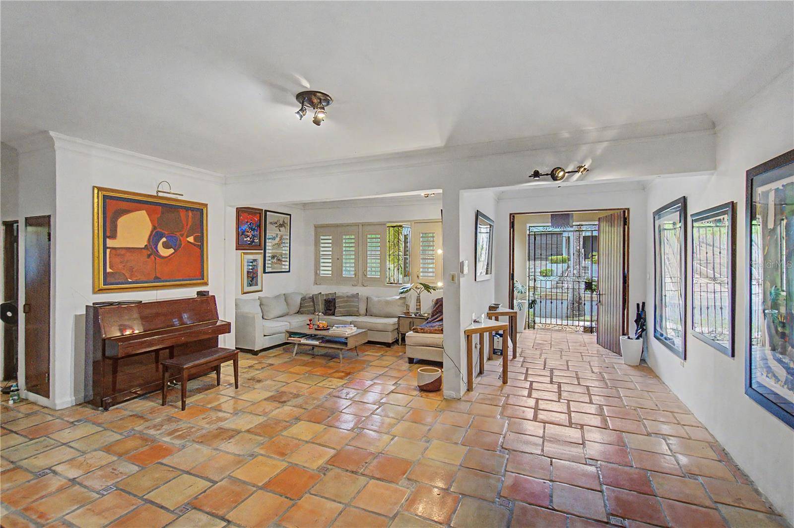 1688 CLL VIOLETA, San Juan, PR 00927