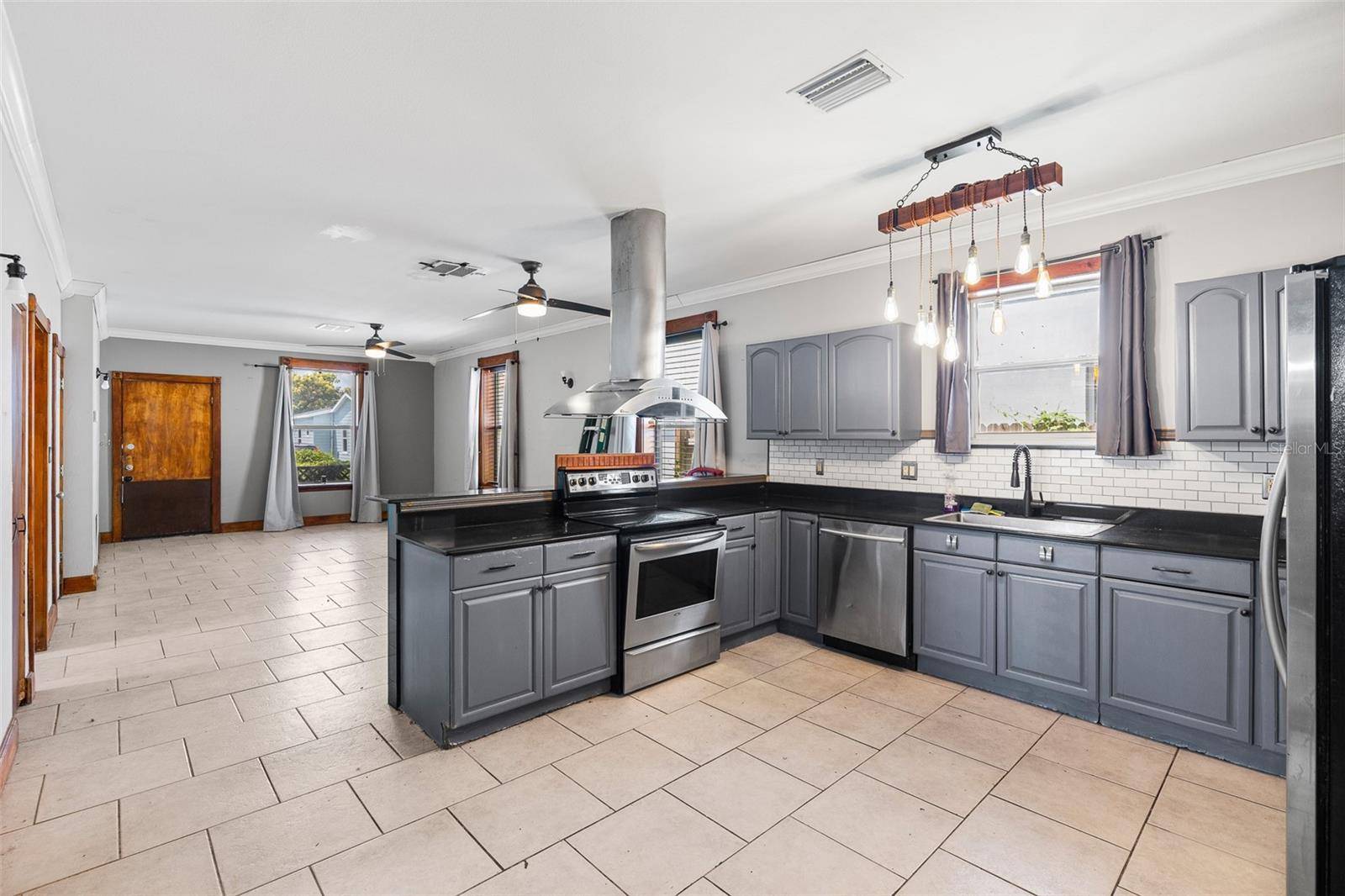 7203 N NAVIN AVE, Tampa, FL 33604