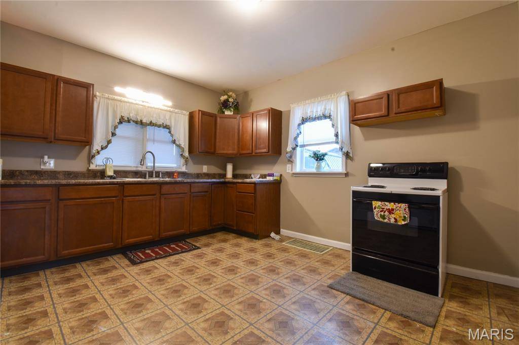406 S Jersey ST, Gillespie, IL 62033