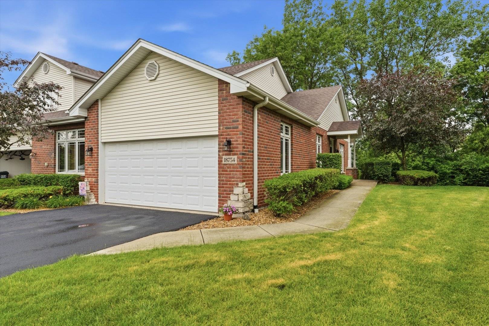 18754 Crystal Creek DR, Mokena, IL 60448