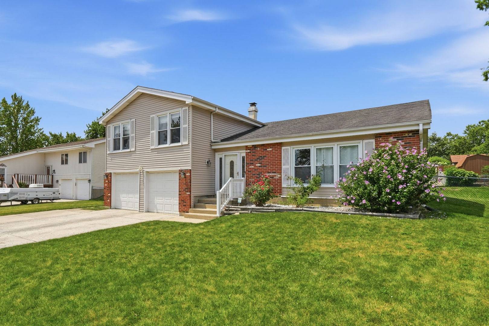 316 PLYMOUTH LN, Bloomingdale, IL 60108