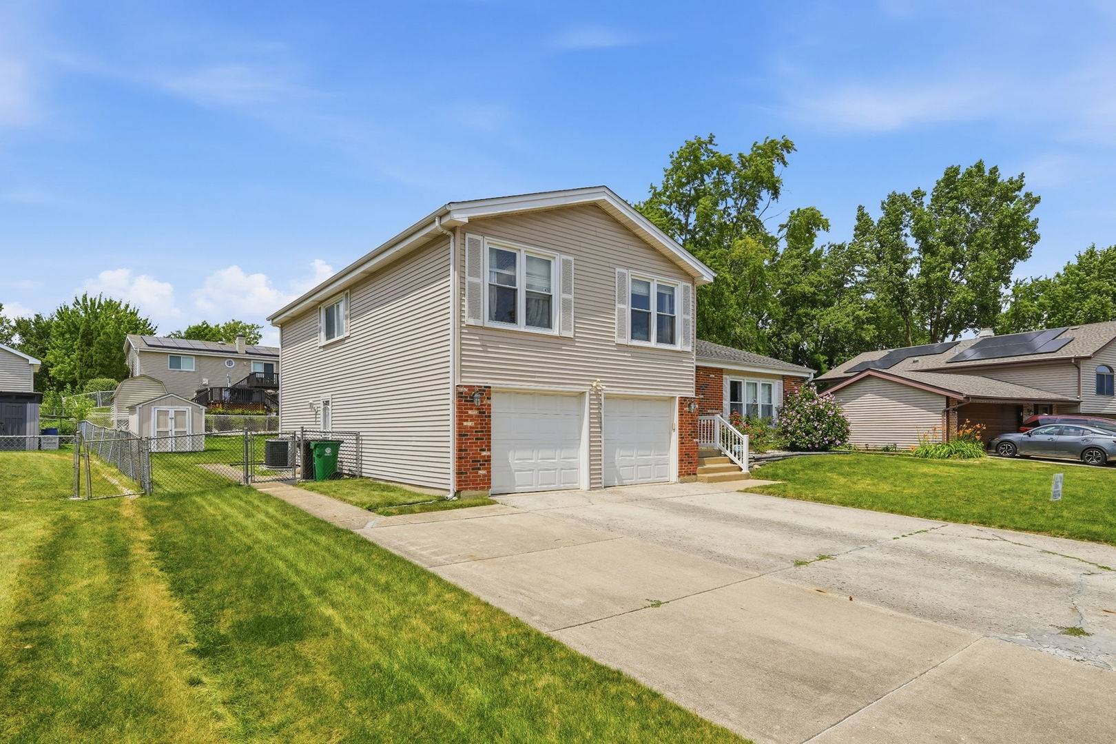 316 PLYMOUTH LN, Bloomingdale, IL 60108