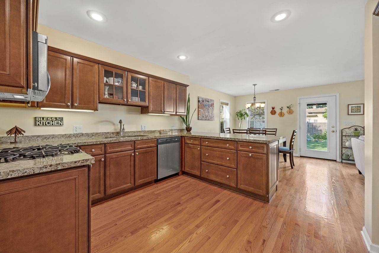 812 Kemman AVE, La Grange Park, IL 60526