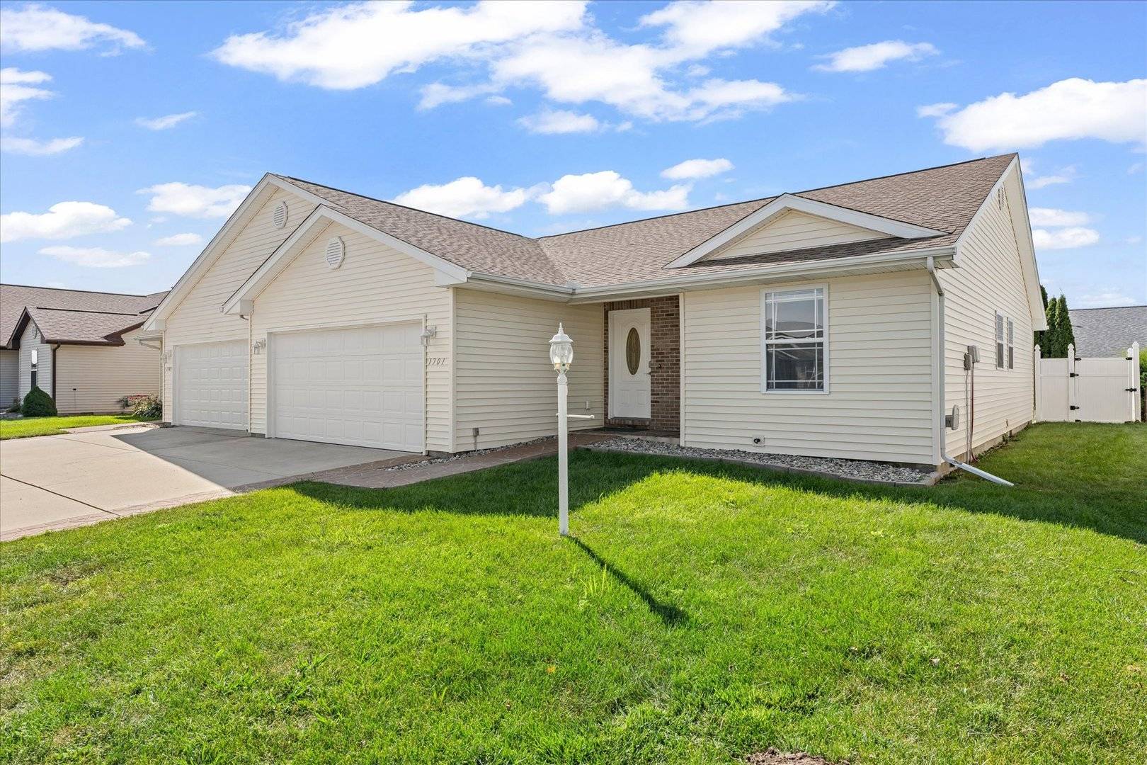 1701 E Lexington DR, Urbana, IL 61802