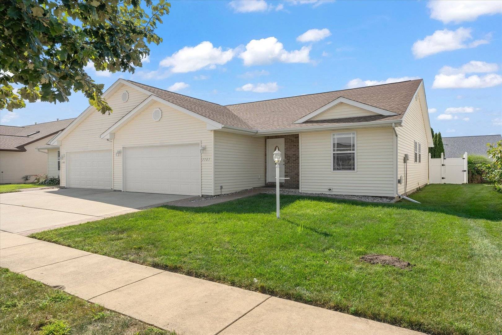 1701 E Lexington DR, Urbana, IL 61802