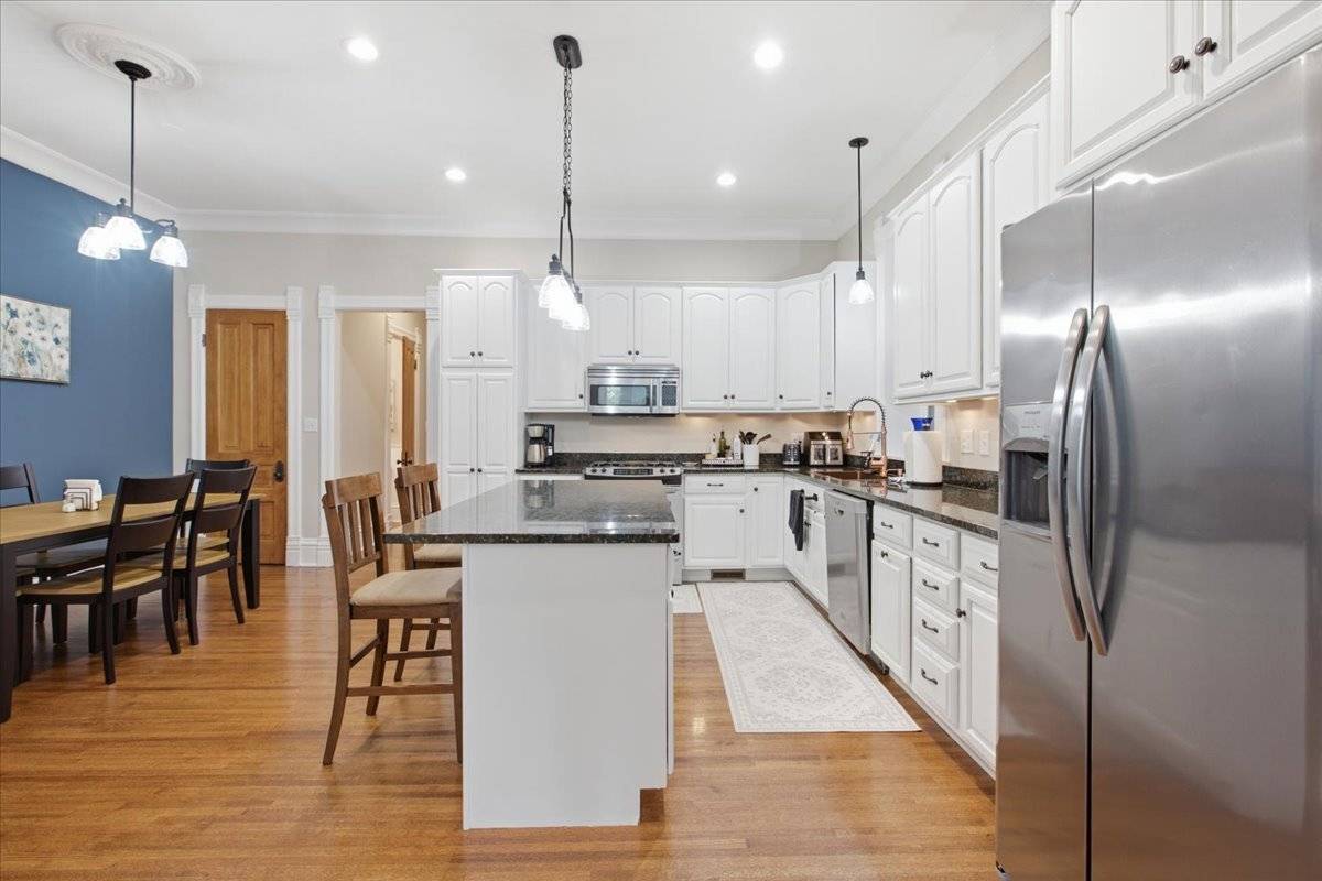224 W Saint Paul AVE #1, Chicago, IL 60614