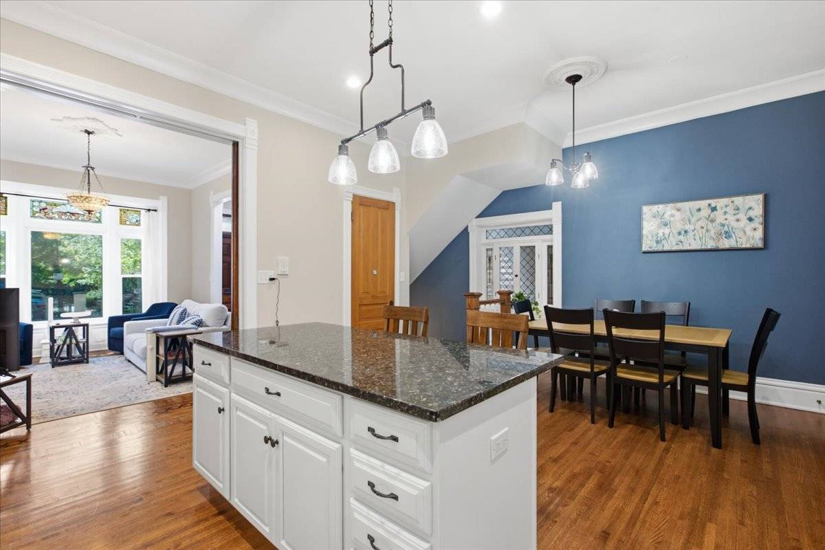 224 W Saint Paul AVE #1, Chicago, IL 60614