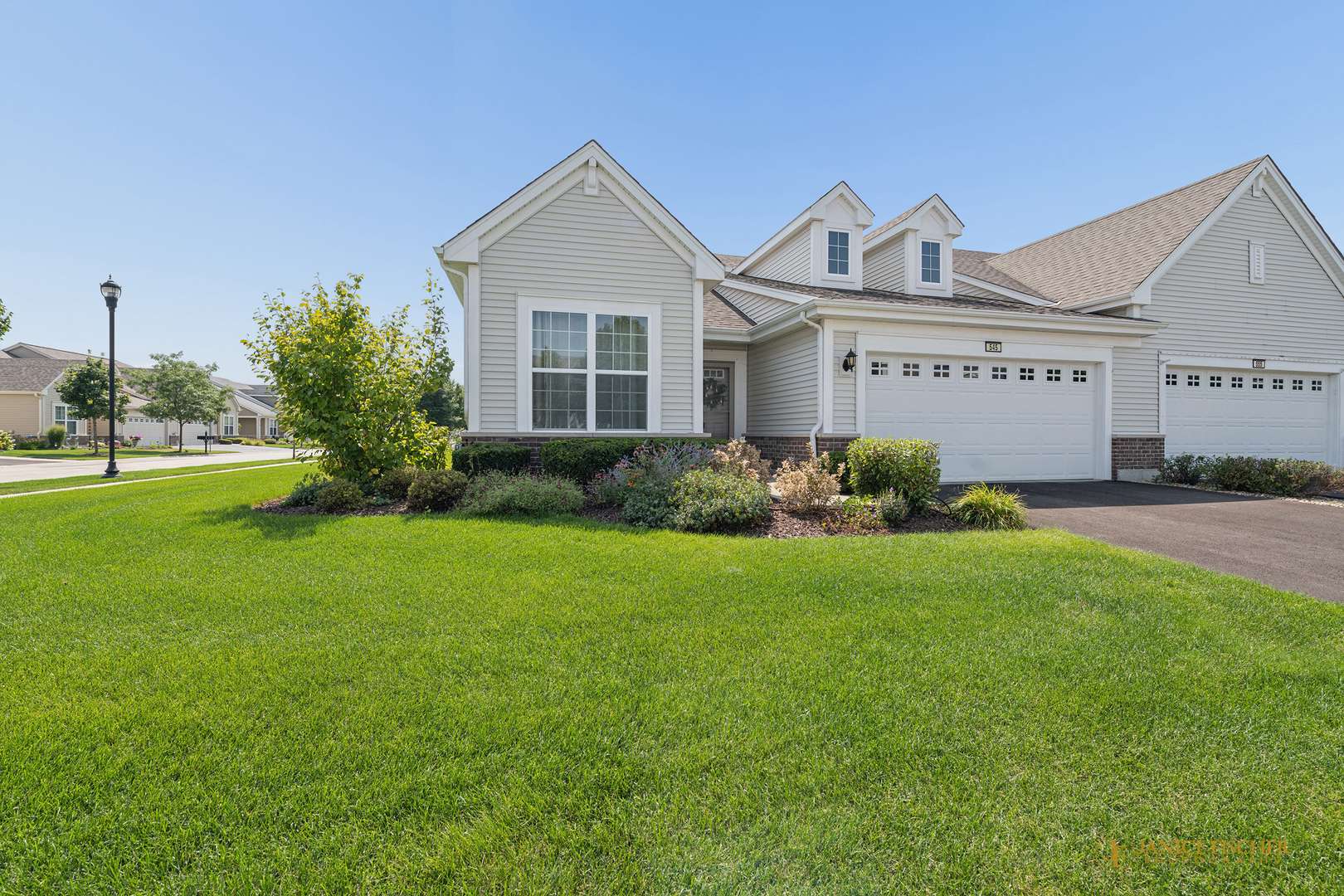 545 N Falls CIR, Pingree Grove, IL 60140