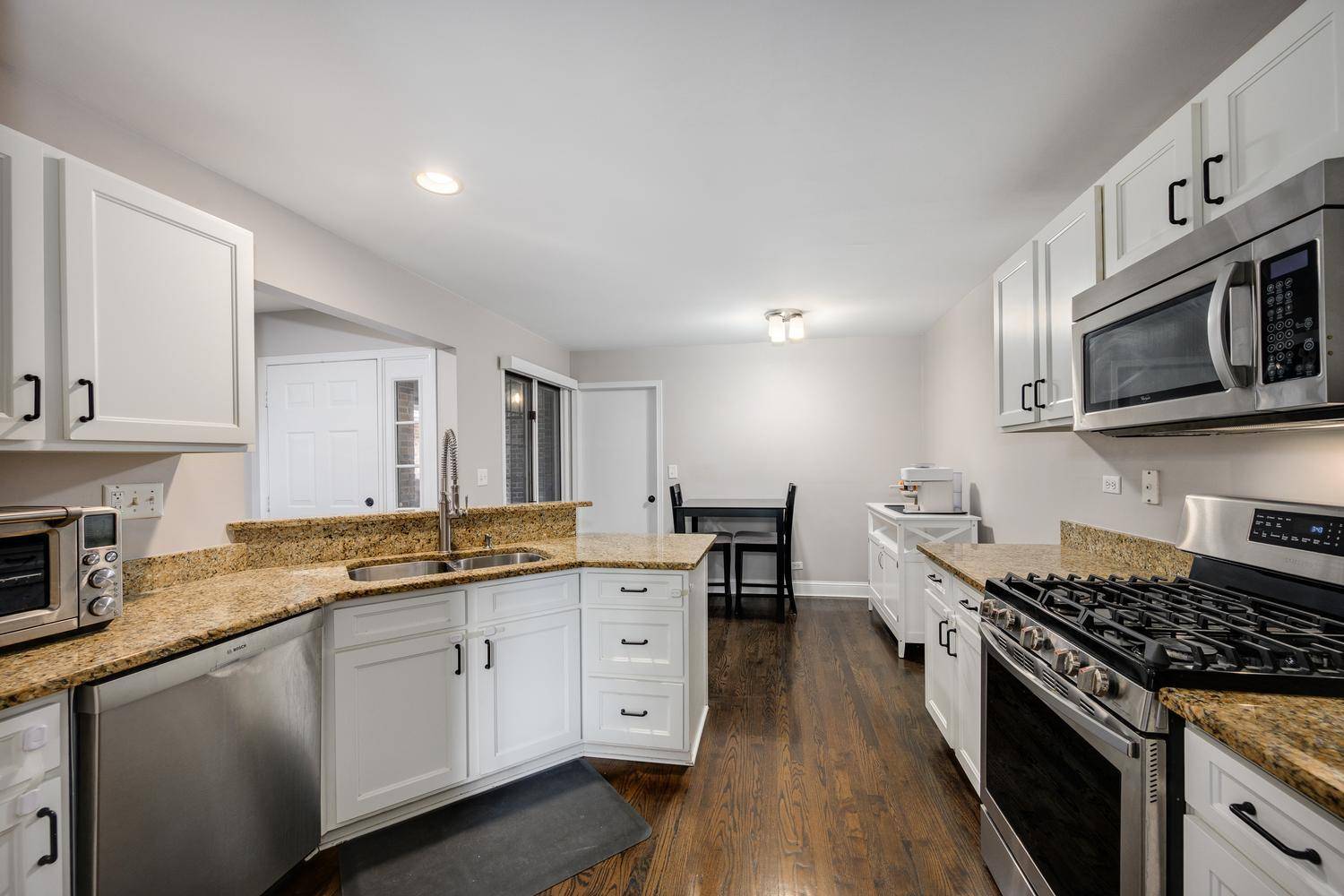 13866 STEEPLES RD, Lemont, IL 60439