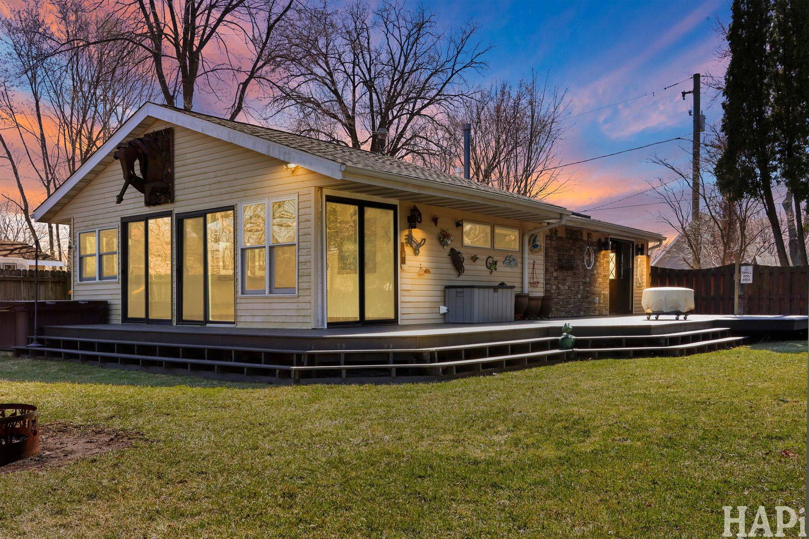 1319 Nippersink DR, Spring Grove, IL 60081