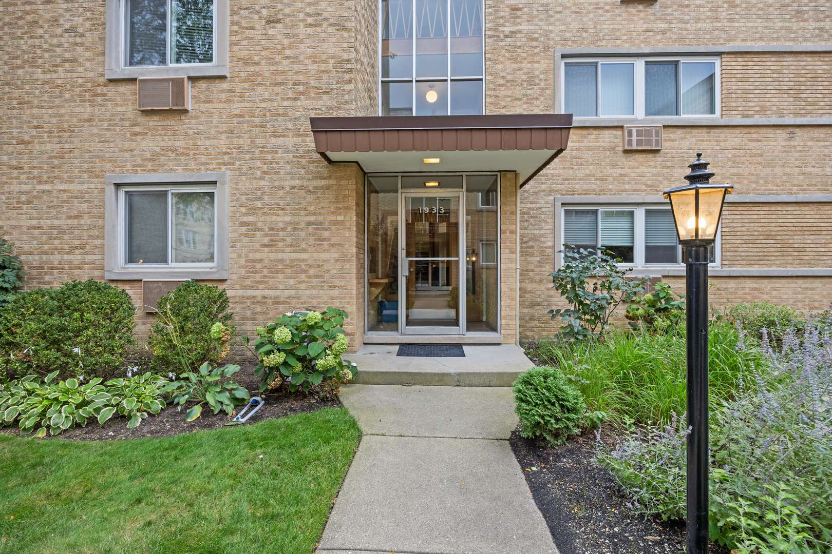 1933 Harrison ST #3B, Evanston, IL 60201