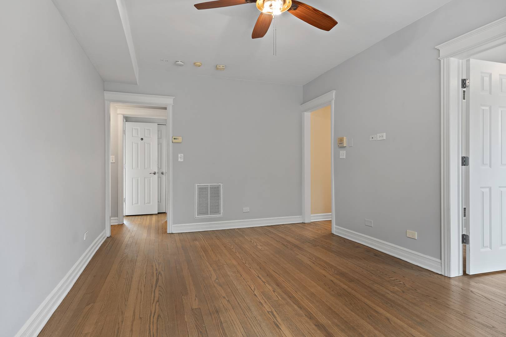 2211 W Winona ST #1, Chicago, IL 60625