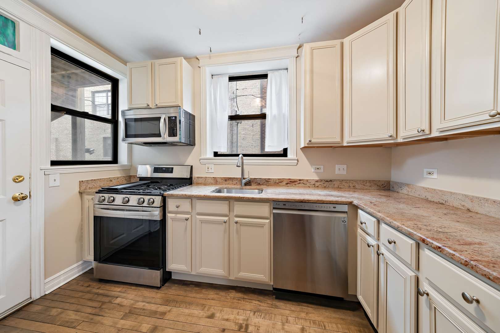 2211 W Winona ST #1, Chicago, IL 60625