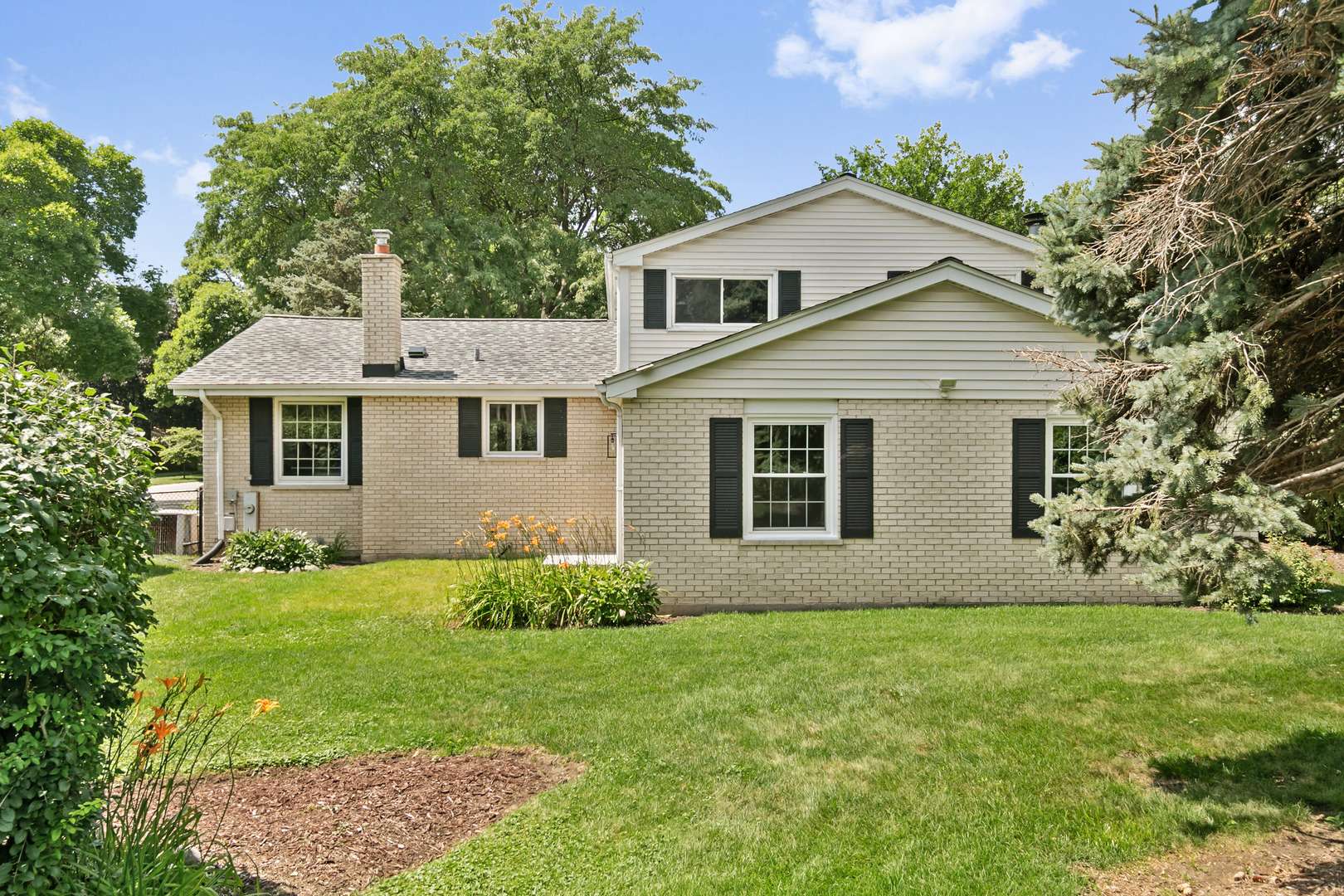 1554 CHICKASAW DR, Naperville, IL 60563